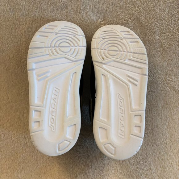 NIKE AIR JORDAN Patent Leather Trim Size 9 Child Sneakers in Black/White/Gold - Picture 5 of 5